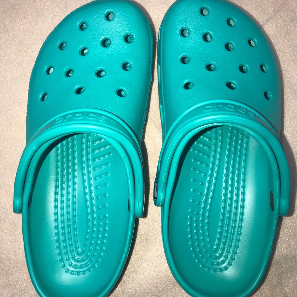 NWOT Classic Crocs